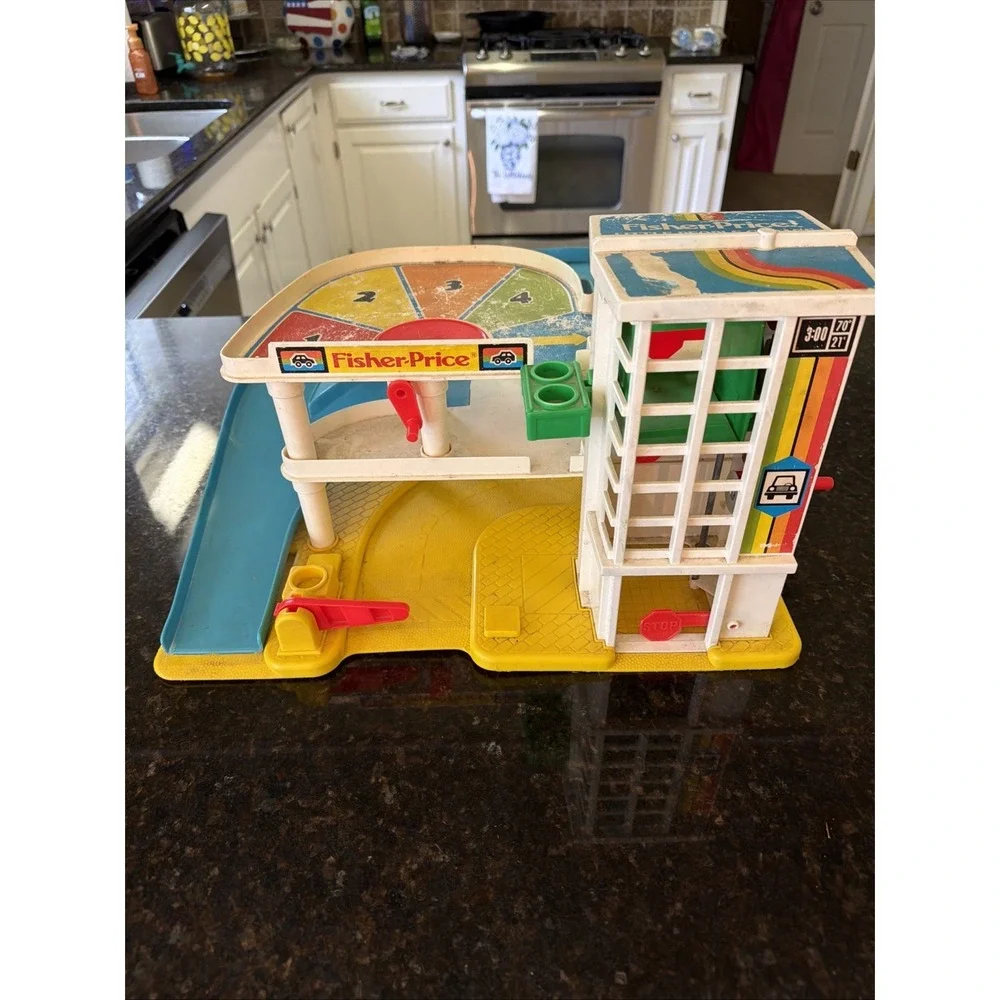 Vintage Fisher Price Little People 1987 Family Parking Ramp Service Garage 2504